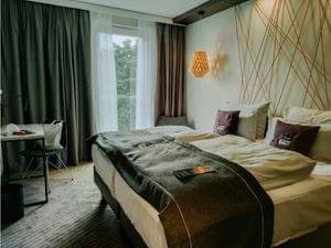 Room 001